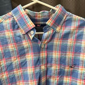 Vineyard Vines long sleeve button down shirt. Barely worn! Size large